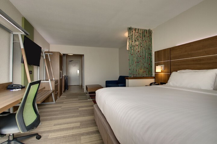 Standard | King Bed (12 of 32)