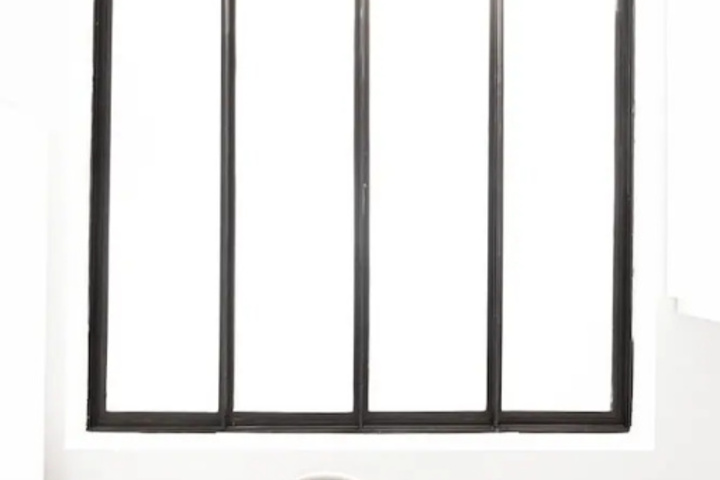 Room 8 of 10