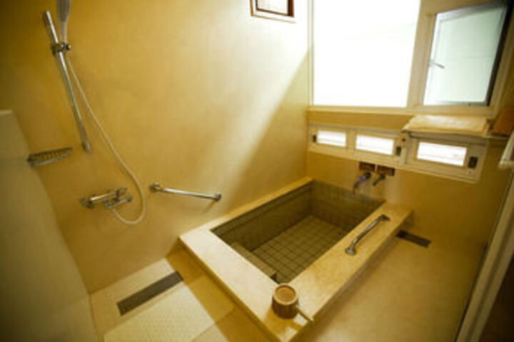 Room 6 of 32