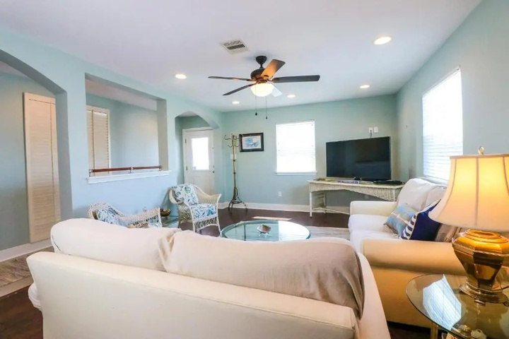 Image of Perfect Location Spacious Yard Coffee Bar at This Lovely Beach Home
