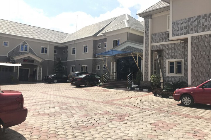 Exterior of PennyHill Suites and Resorts