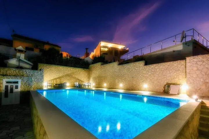Pool 11 of 14