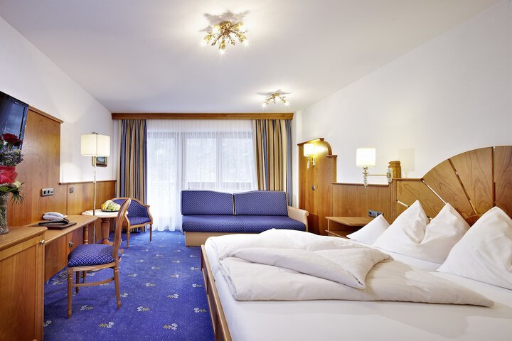 Room 3 of 28