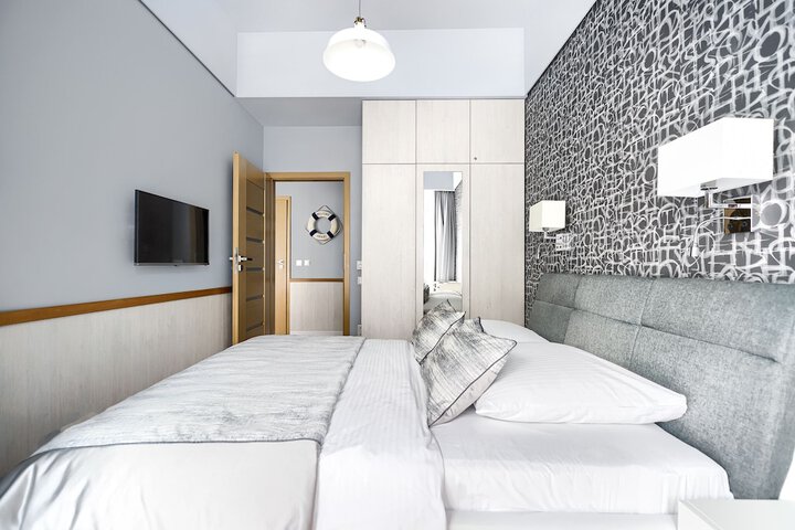Room 49 of 272