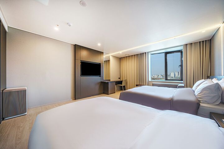 Room 30 of 94