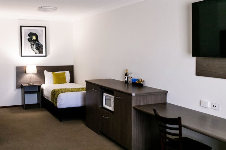 Room 5 of 74