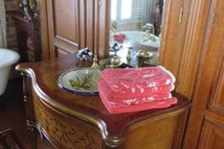 Room 4 of 43