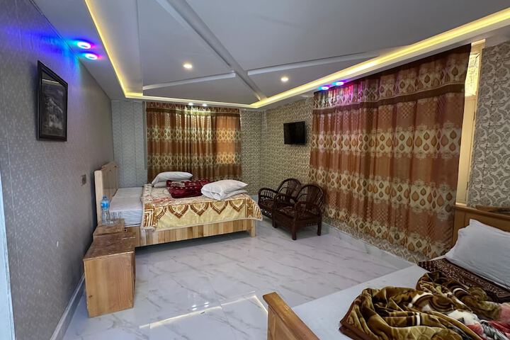 Room 8 of 16