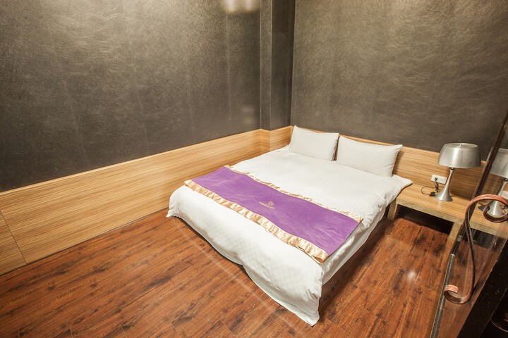 Room 11 of 31