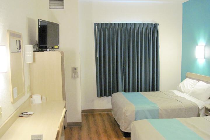 2 Double Beds (1 of 6)