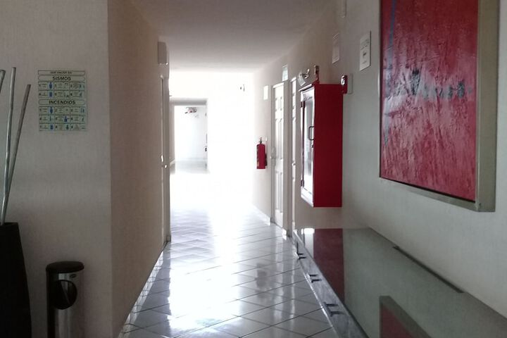 Ballroom/Hall 77 of 79