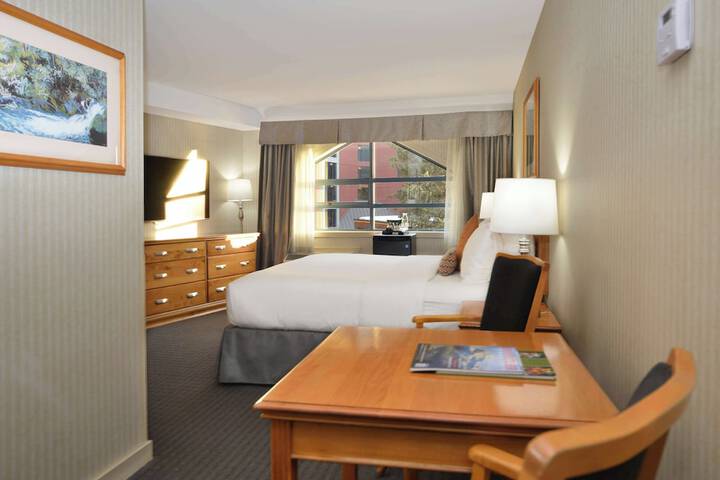 Room 4 of 42