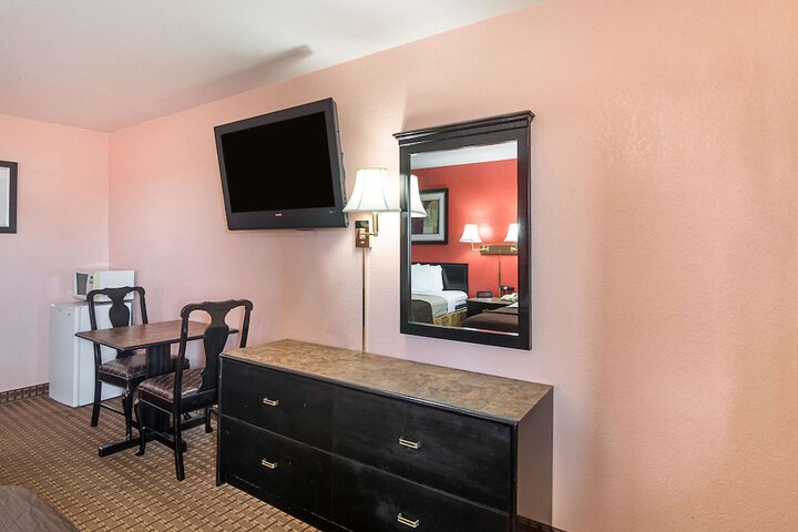 Room 9 of 30