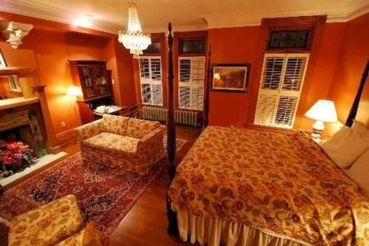 Room 2 of 5