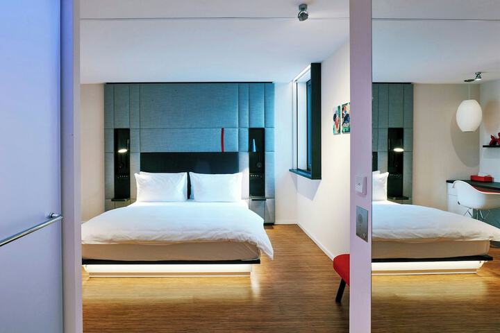Room 16 of 63