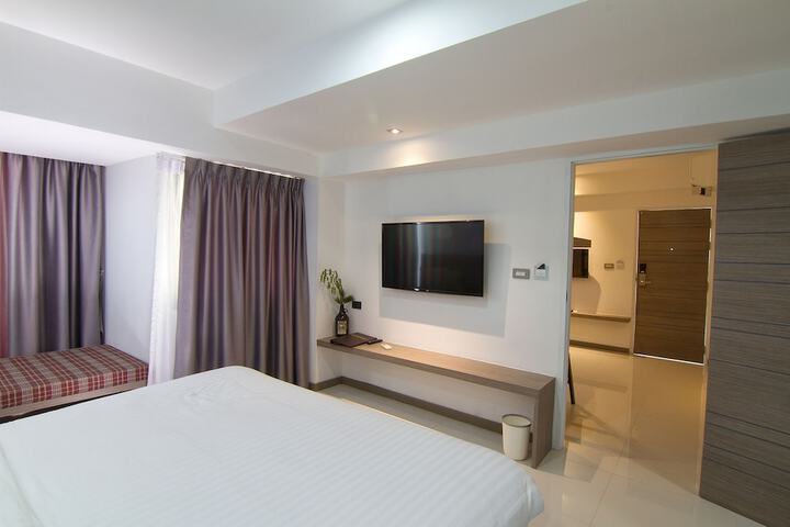 Room 14 of 90