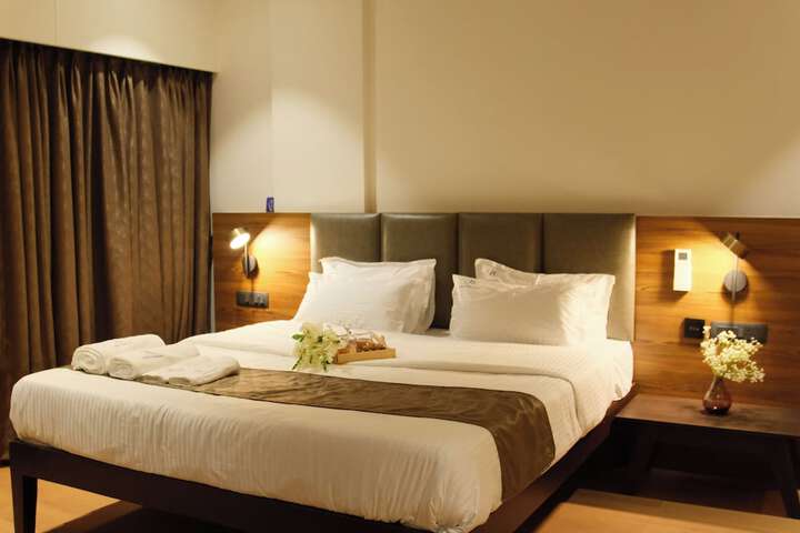 Room 9 of 11