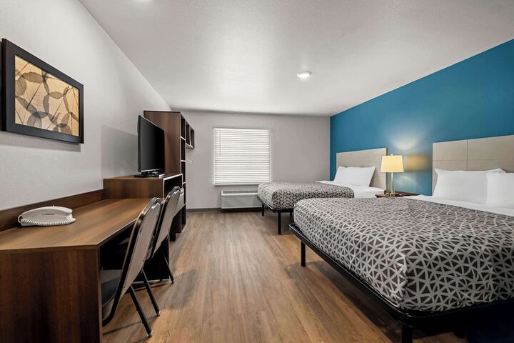 1 Queen Bed (12 of 13)