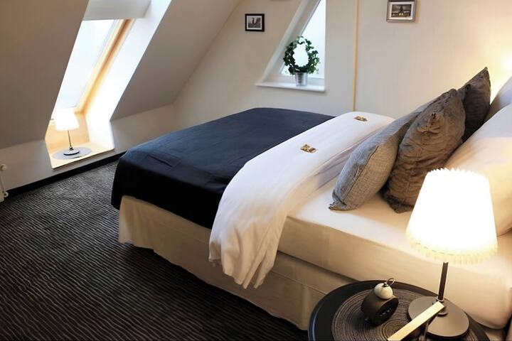 Room 2 of 40