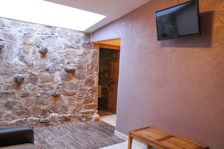 Room 13 of 27