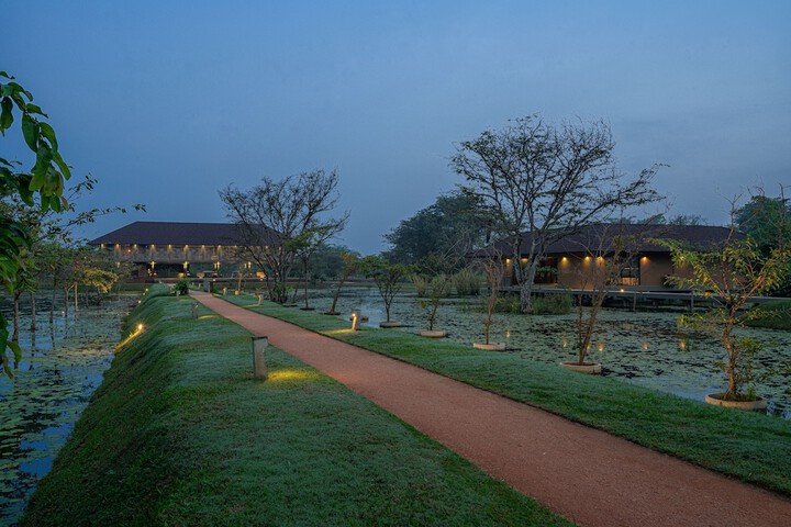 Hotel Exterior 32 of 45