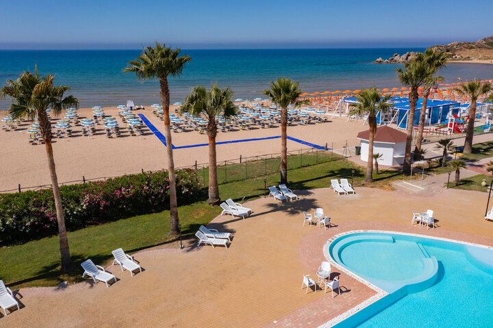 Hotel Pool