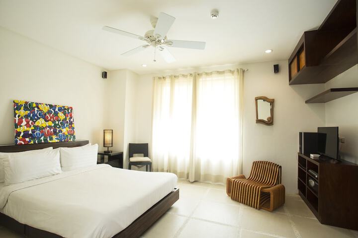 Room 8 of 208