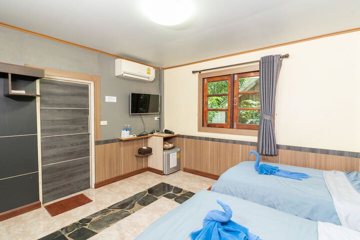 Room 4 of 95