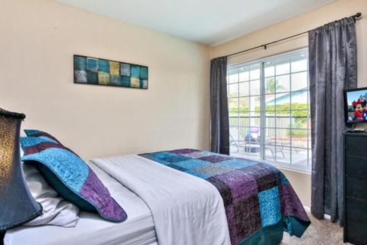Treasure Island 4 Br Home in Anaheim, CA