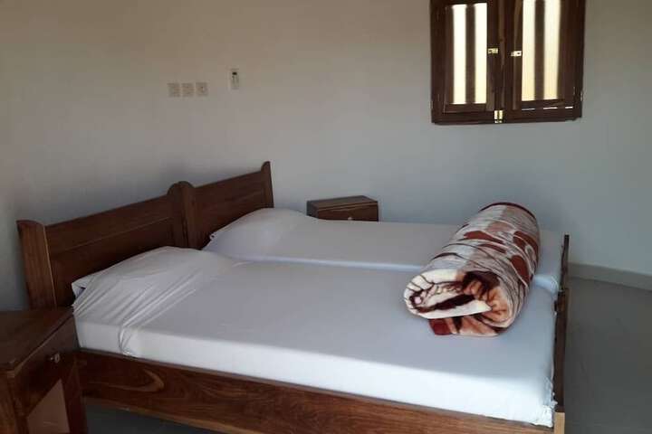 Room 8 of 90
