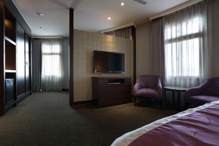 Room 9 of 48