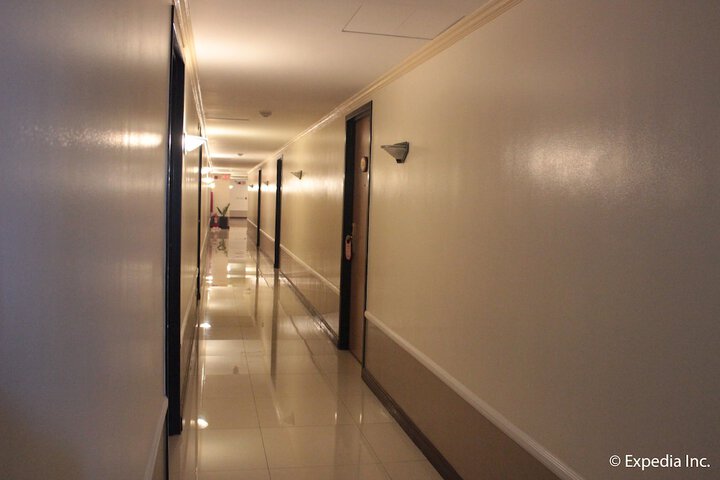 Ballroom/Hall 68 of 77