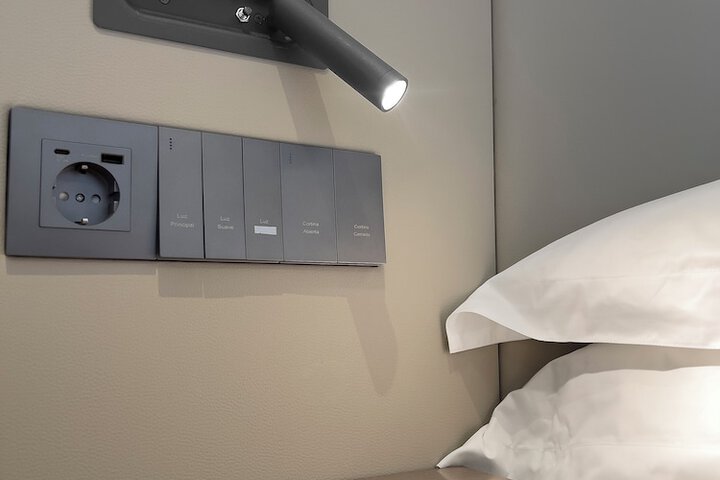 Room 6 of 27