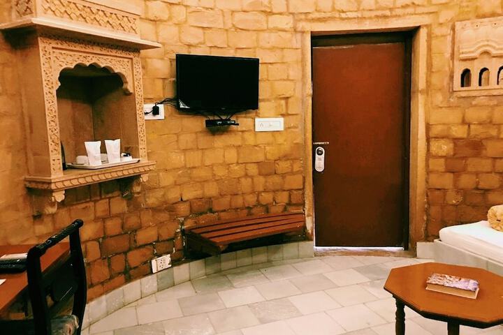 Room 4 of 35