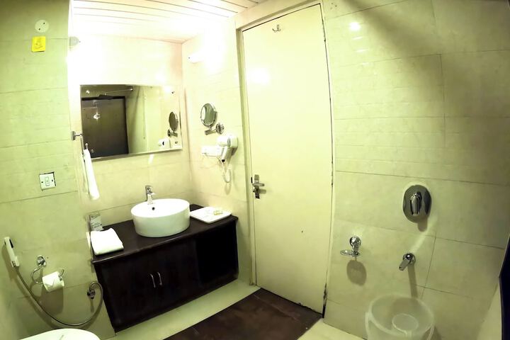 Room 26 of 76