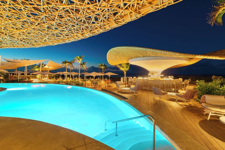 Hotel Pool