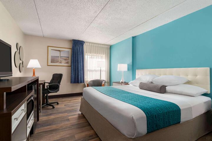 1 King Bed (2 of 5)