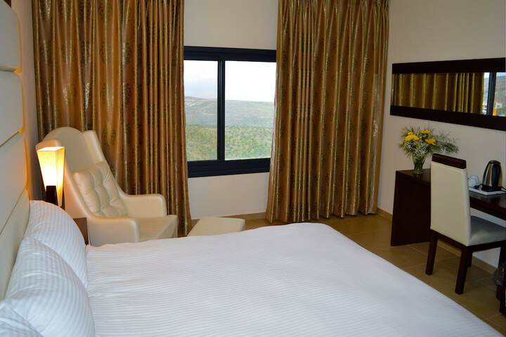 Room 25 of 107