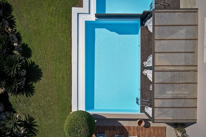 Pool 130 of 253