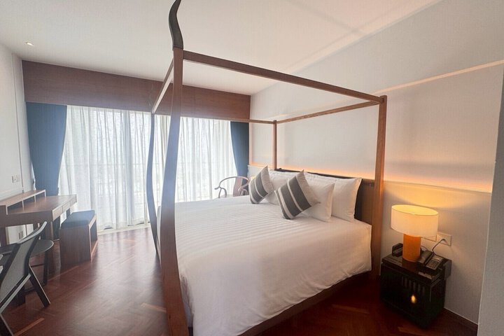 Room 19 of 104
