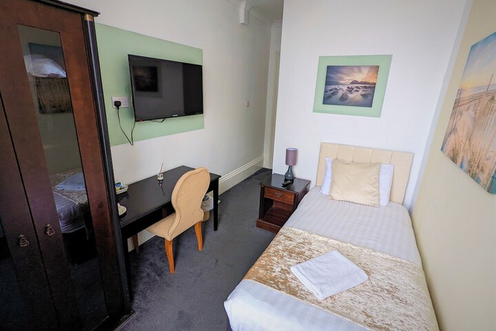 Room 2 of 14