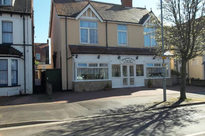 Chantry Villa Hotel