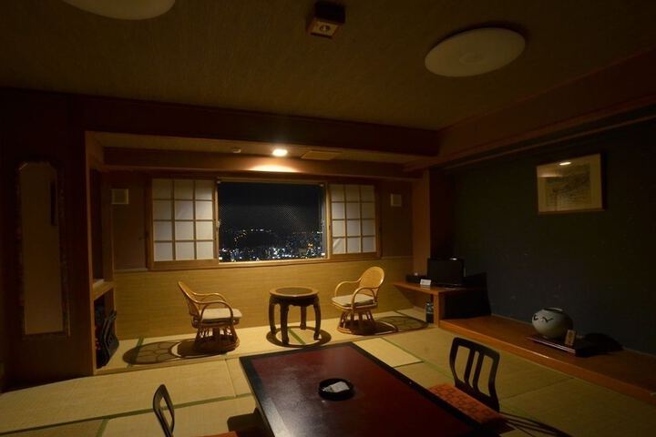 Room 4 of 43
