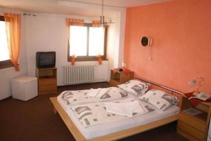 Room 17 of 32