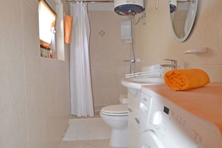 Room 2 of 42