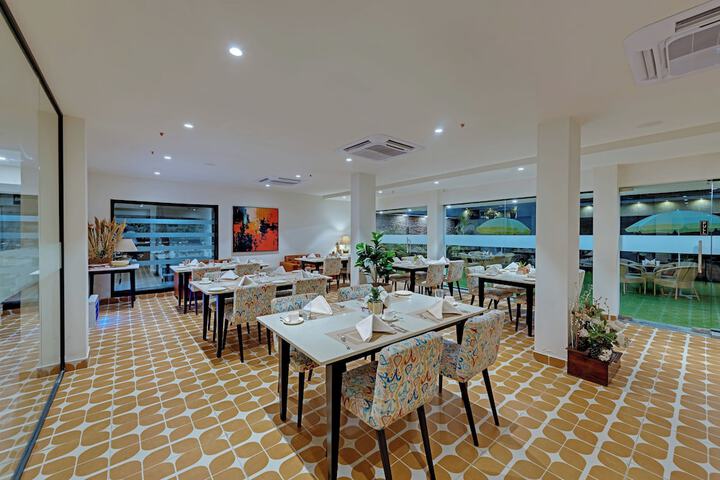 Dining 11 of 20