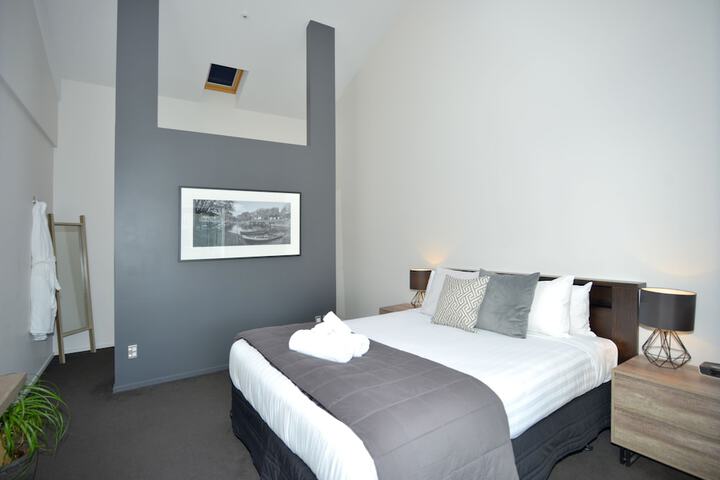 Room 5 of 87