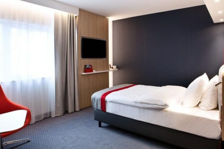 Room 5 of 54