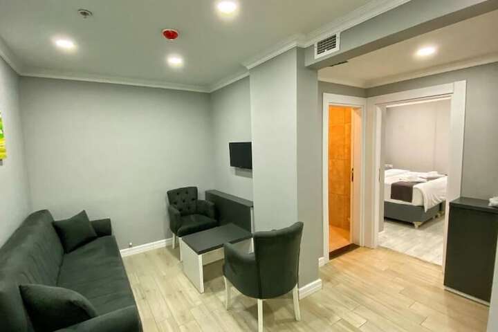 Room 9 of 25