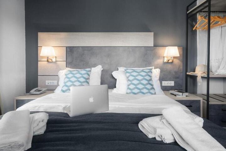 Meliton Inn Hotel & Suites by the beach